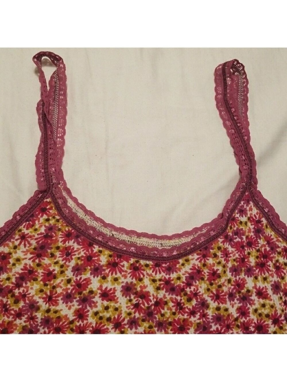 Daisy Lace Tank - Picture 2 of 4